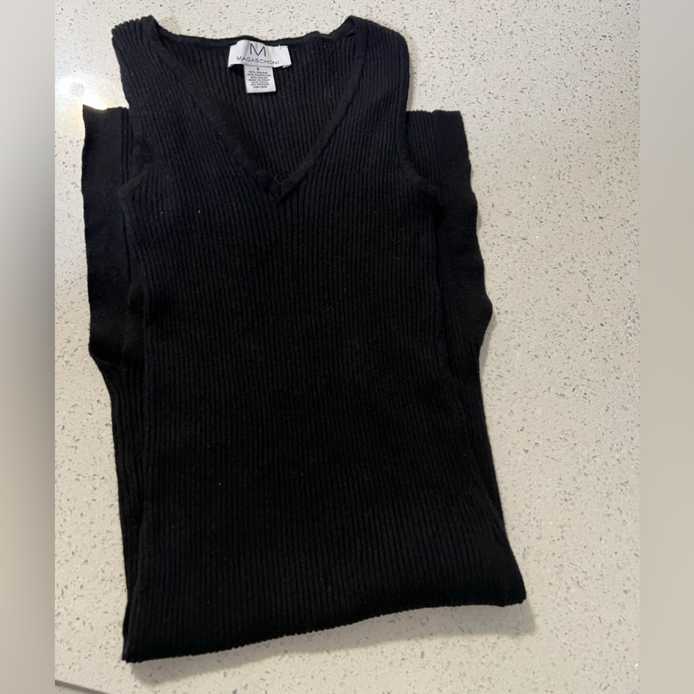 BLACK MIDI RIBEBD DRESS